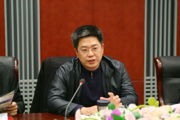 04市委秘書長(zhǎng)張士軍向書記匯報(bào)工作.JPG