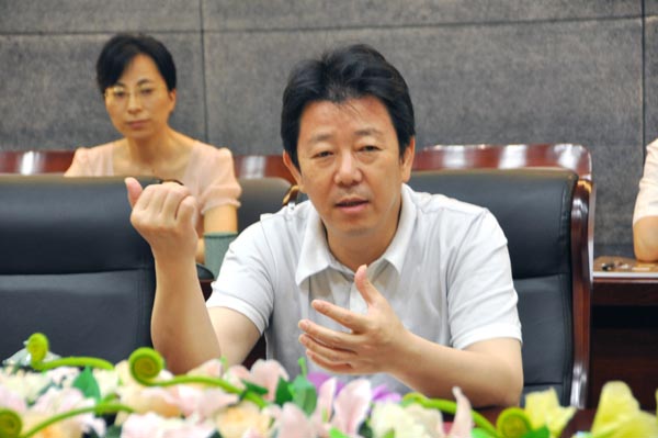 4.王市長對(duì)華億集團(tuán)的實(shí)力和成就表示贊賞，對(duì)雙方的合作寄予希望.jpg
