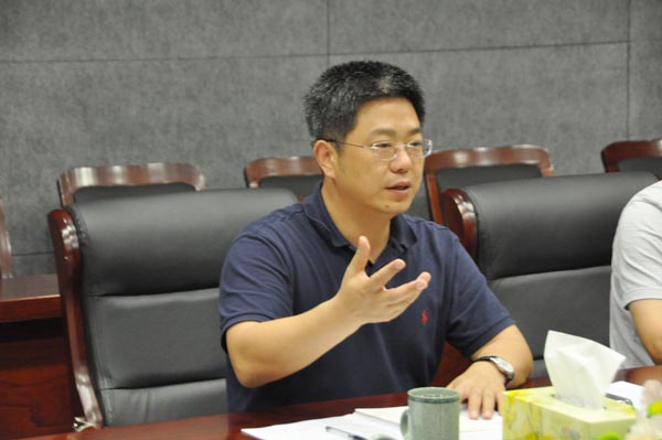 5.盧倉報(bào)書記表示將支持華億做大做強(qiáng)，對(duì)華億的發(fā)展提出建議和希望.JPG